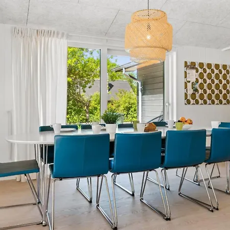 Nicolas - 500m From The Sea By Interhome